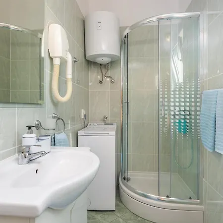 Appartamento Beach Front Apartment In Krk With Wifi *