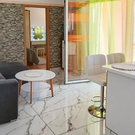 Beach Front Apartment In Krk With Wifi Appartamento *