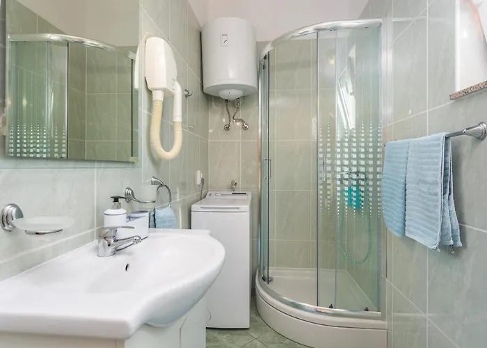 Lägenhet 1 Bedroom Cozy In Krk *