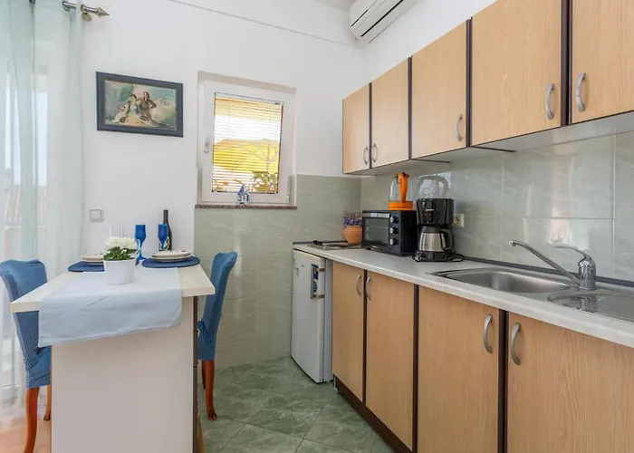 1 Bedroom Cozy In Krk Lägenhet