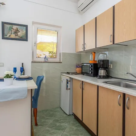 1 Bedroom Cozy In Krk Apartamento